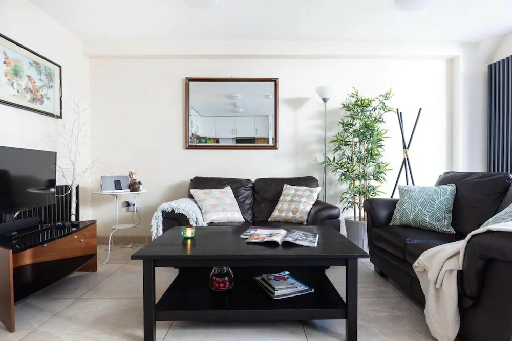 Фото Stylish 2 Bedroom Apartment in the Heart of Shepherds Bush