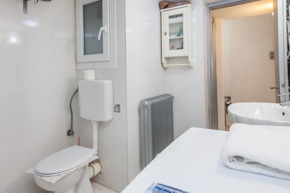 Фото Gorgeous 3 bedrooms apt at Exarcheia