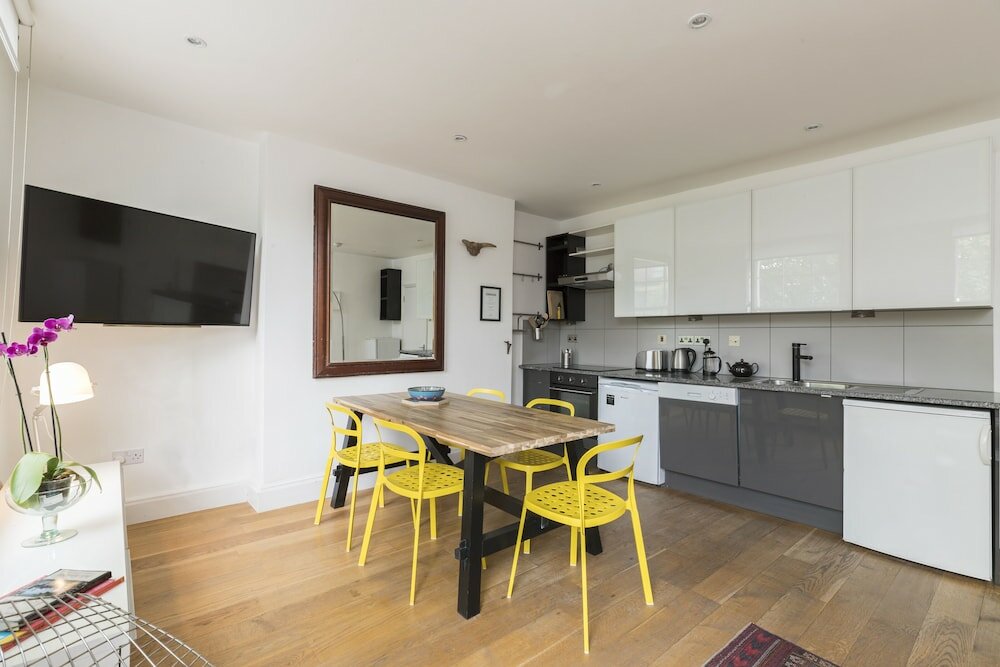 Фото Altido Smart 3 bed Flat in Islington, Close to Angel Tube