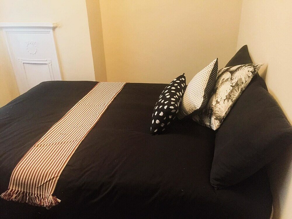 Фото North London Cottage