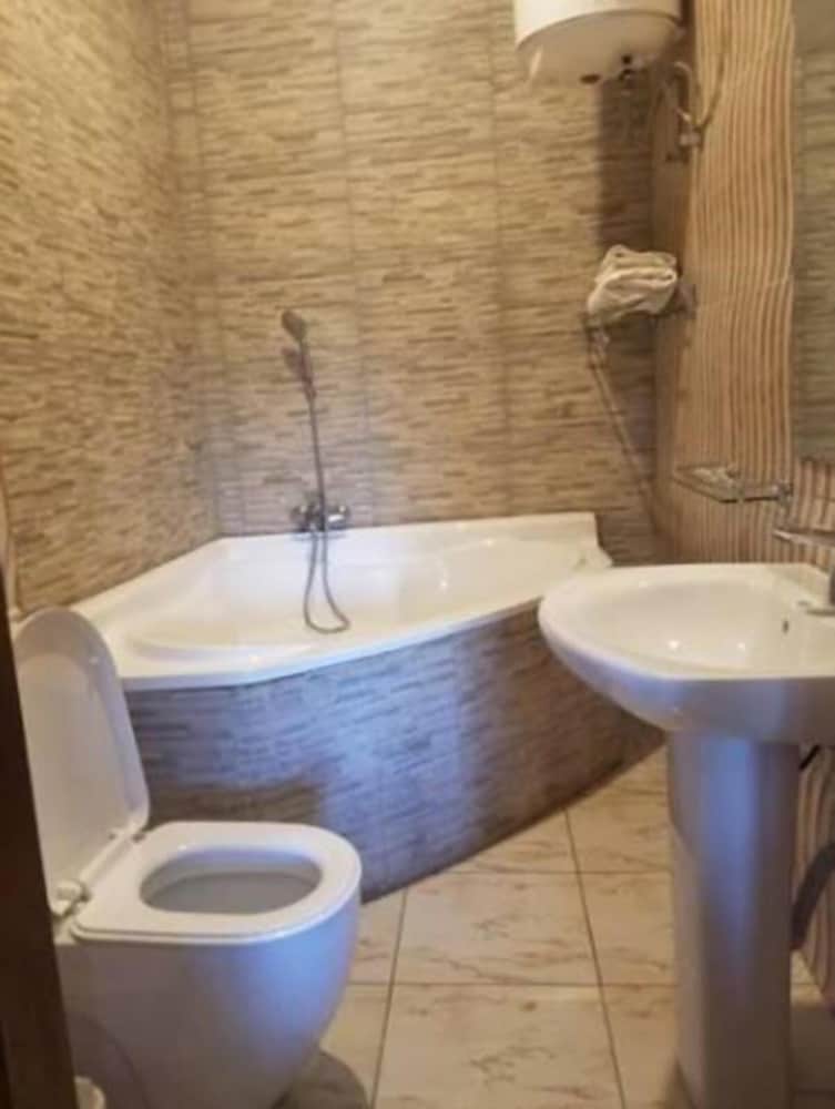 Фото Kingsmen Suites