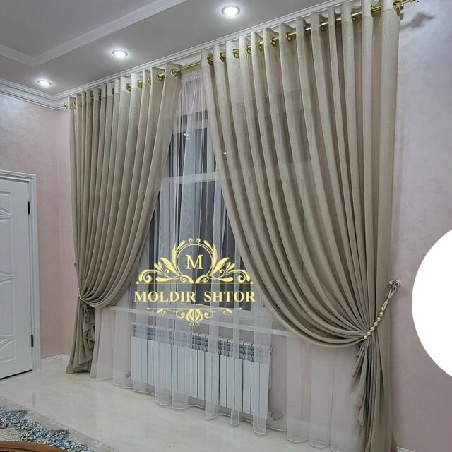 Мен порно журналды парақтап отырдым