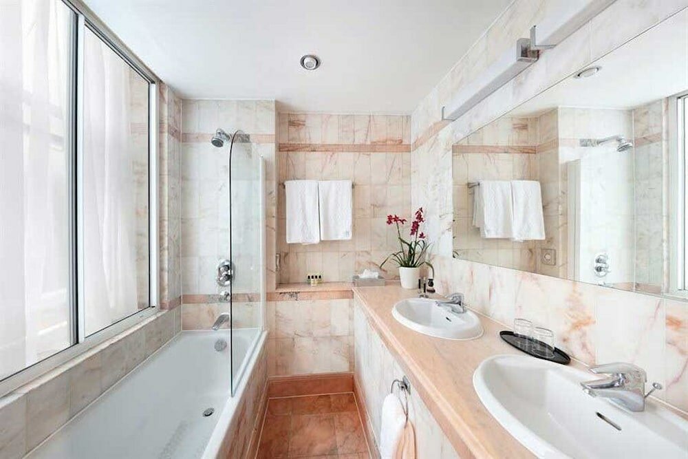 Фото Rochester Hotel by Blue Orchid