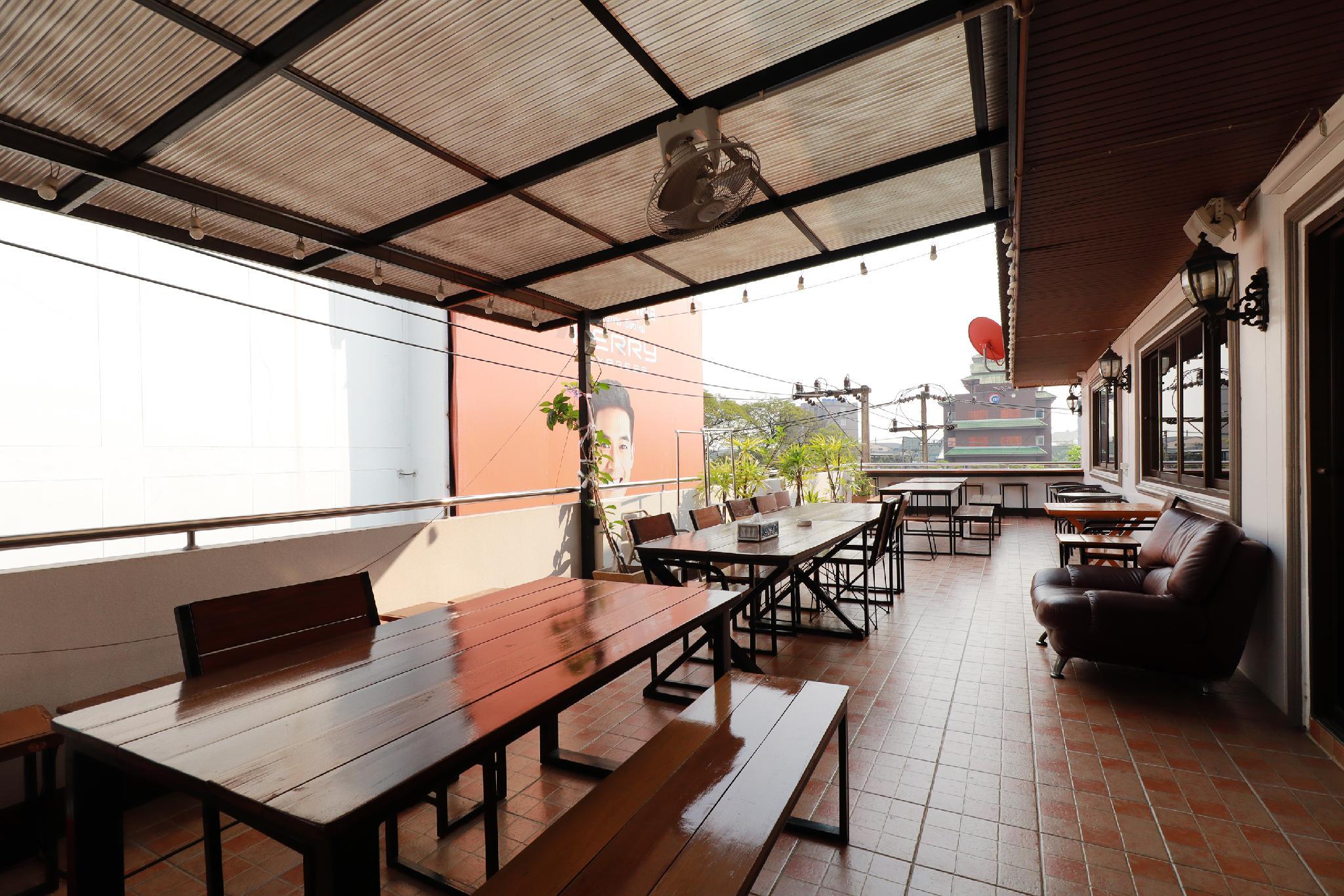 Фото Oyo 531 Le Light House & Hostel