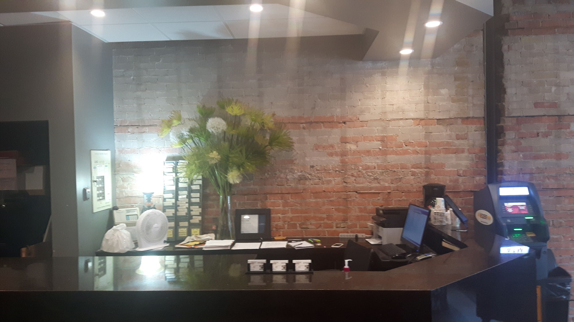 Фото Commercial Hotel