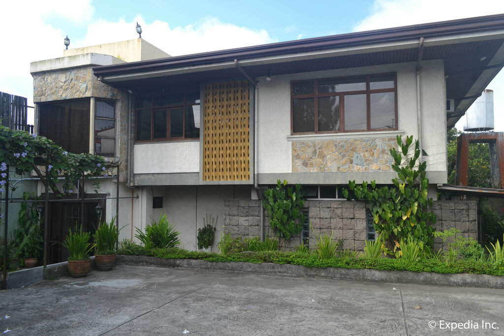 Hotel Twin Pines Suites, Tagaytay, photo