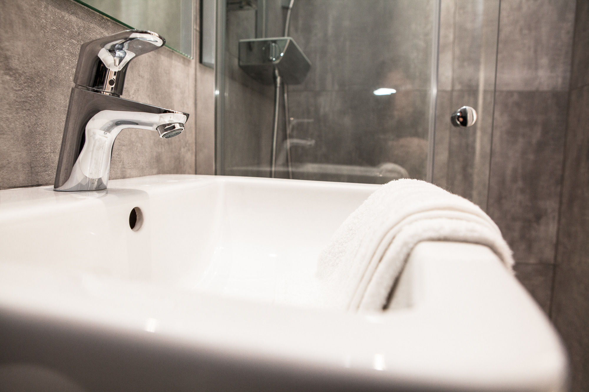 Фото The Tudor Inn Hotel