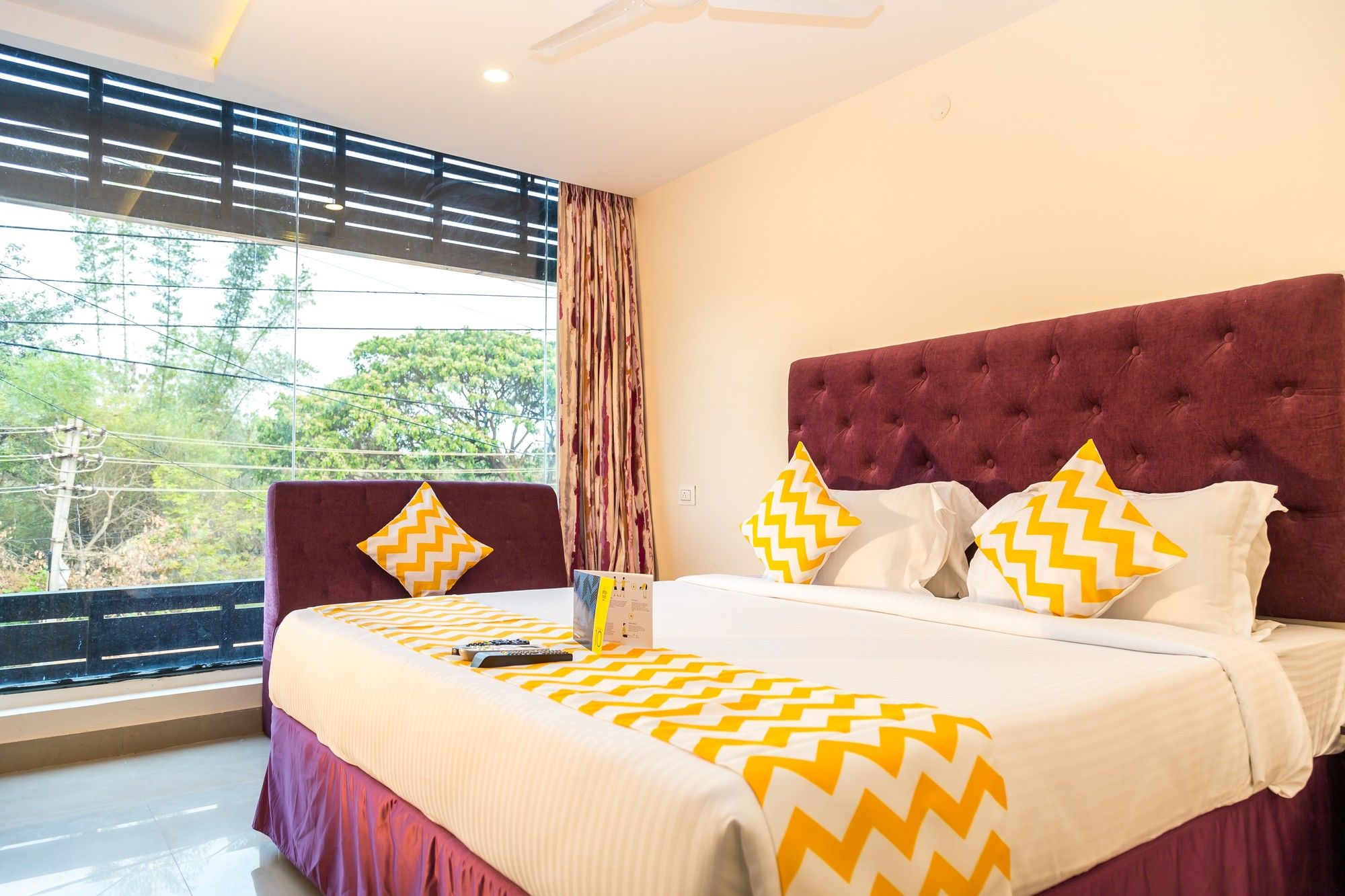 Фото Fabhotel Astra Suites Hsr Layout