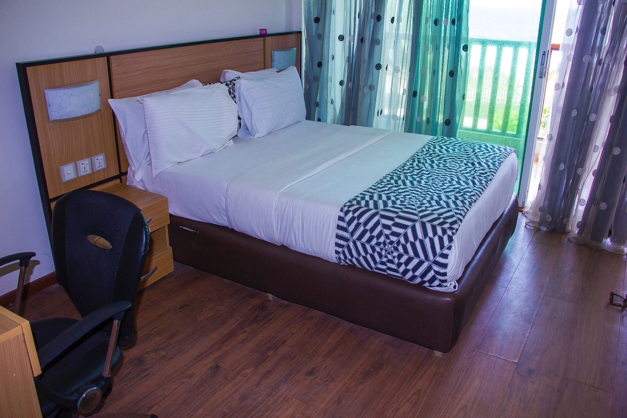 Фото отеля 2