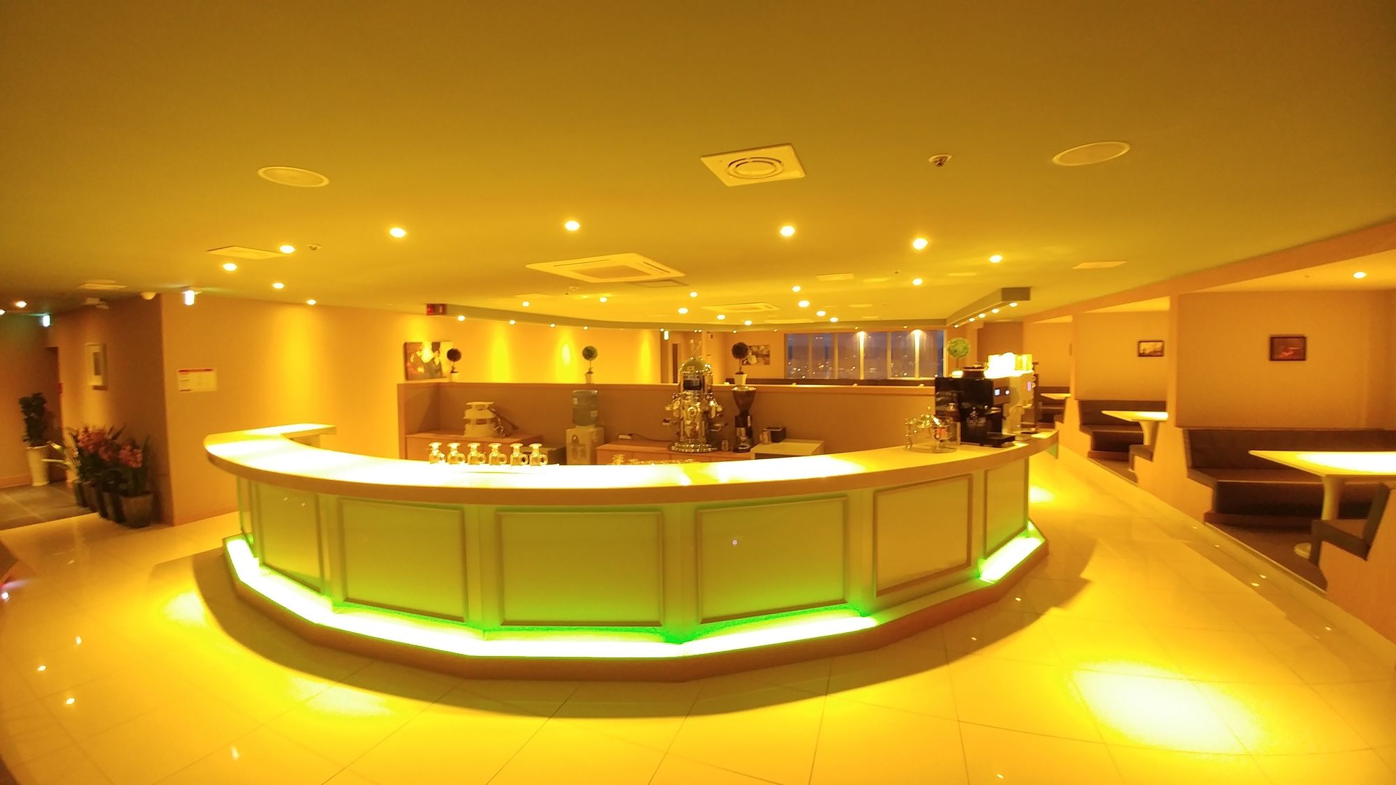 Фото Gangneung Tourist Hotel