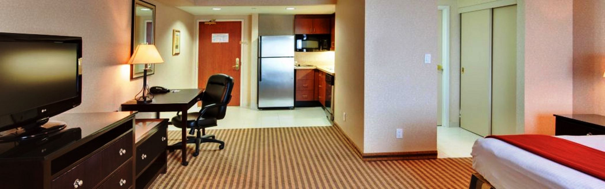 Фото Newmarket Hotel & Suites