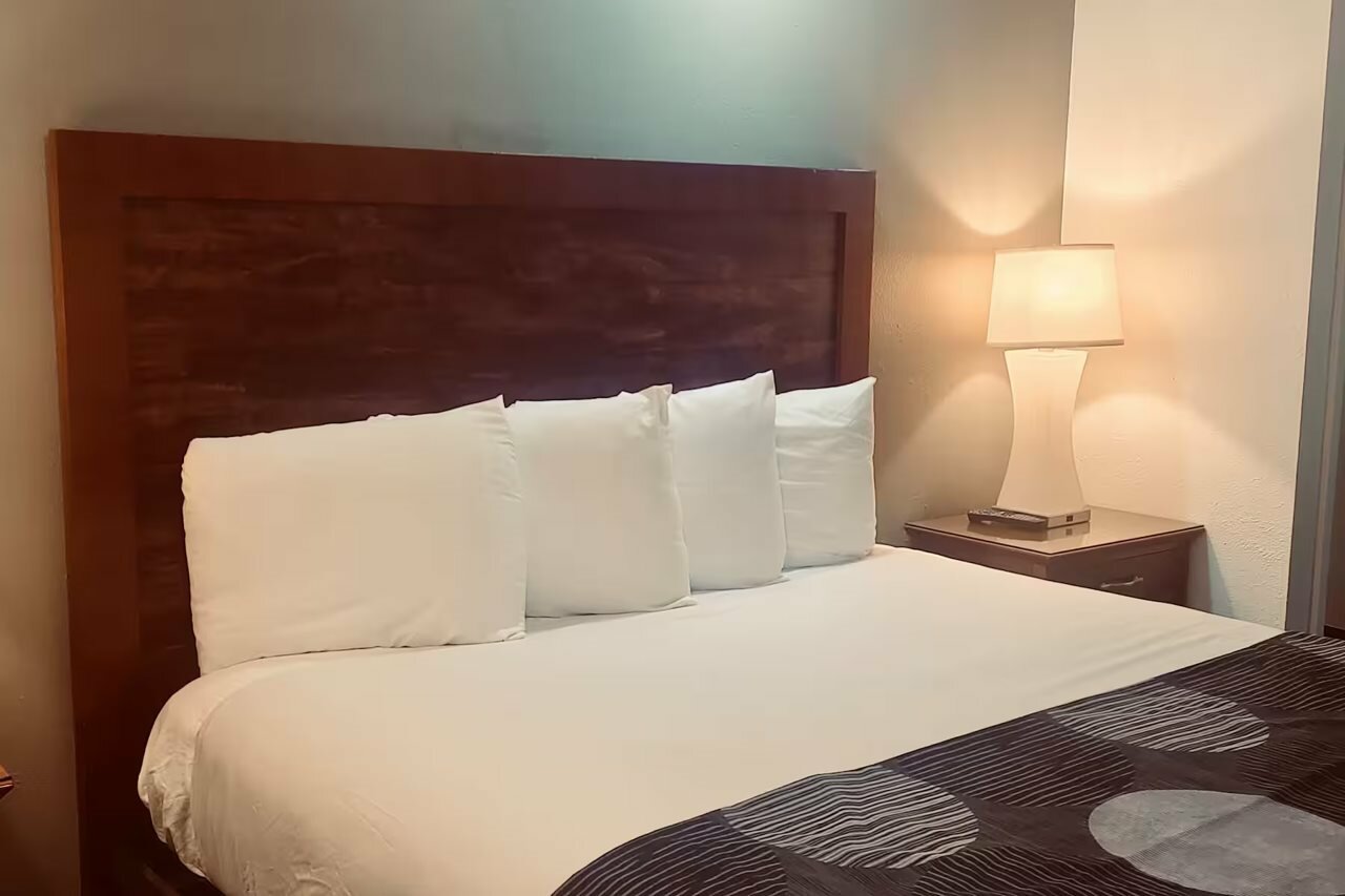 Фото Oceanside Inn & Suites, a Days Inn by Wyndham