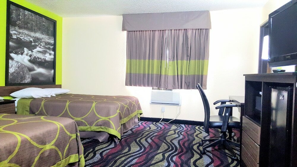 Фото Super 8 by Wyndham Richmond/Broad Street