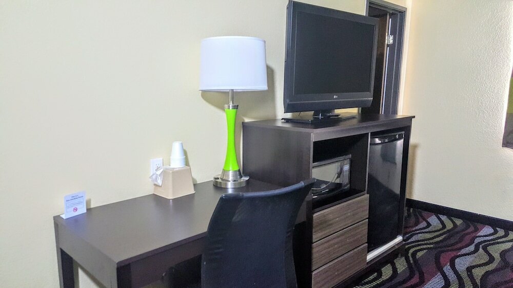 Фото Super 8 by Wyndham Richmond/Broad Street