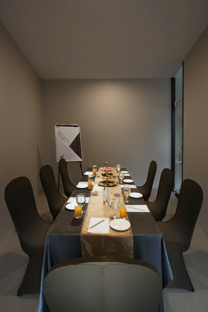 Фото Oak Tree Urban Jakarta