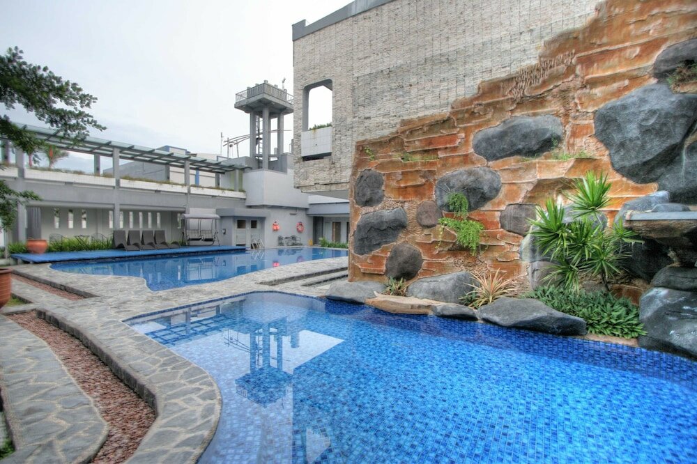 Фото Hotel Dafam Cilacap