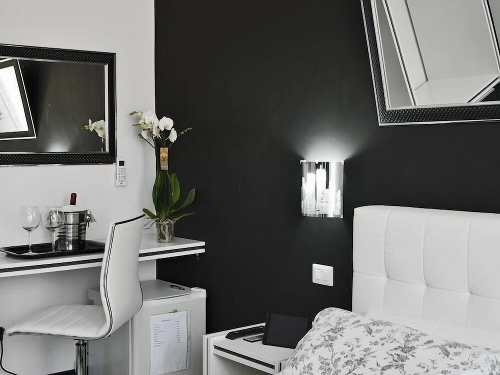 Фото Black & White G&g