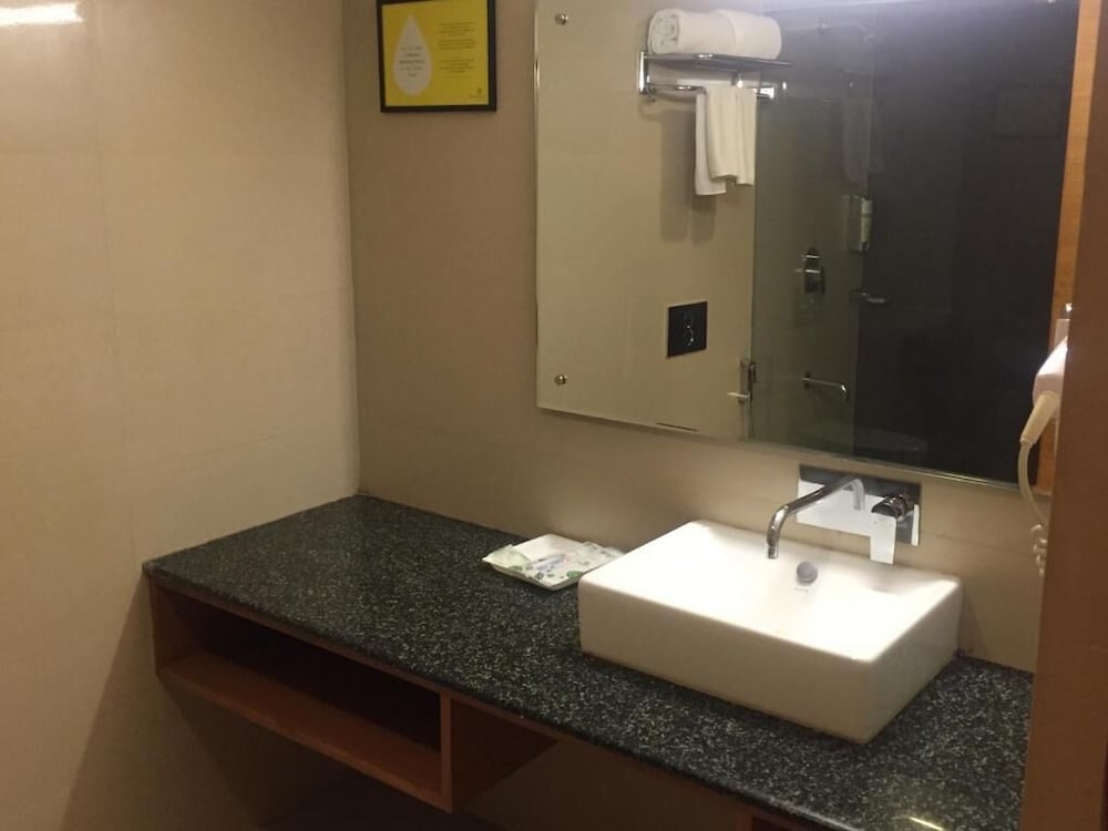 Фото Lemon Tree Hotel, Dehradun