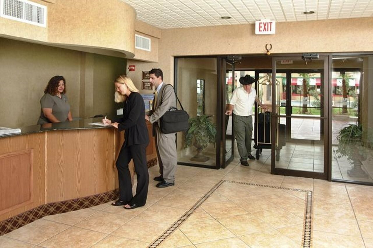 Фото Days Inn by Wyndham Suites San Antonio North/Stone Oak