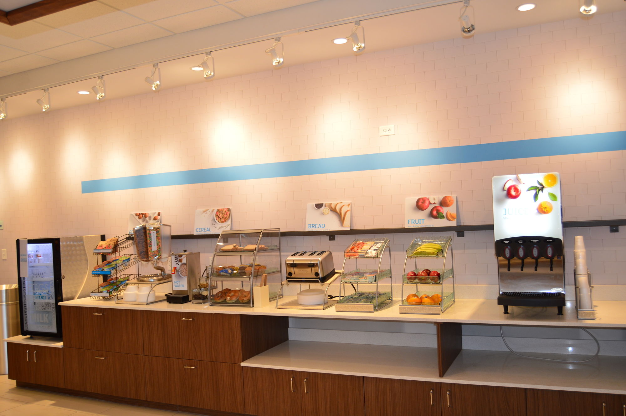 Фото Holiday Inn Express & Suites Toledo West, an Ihg Hotel