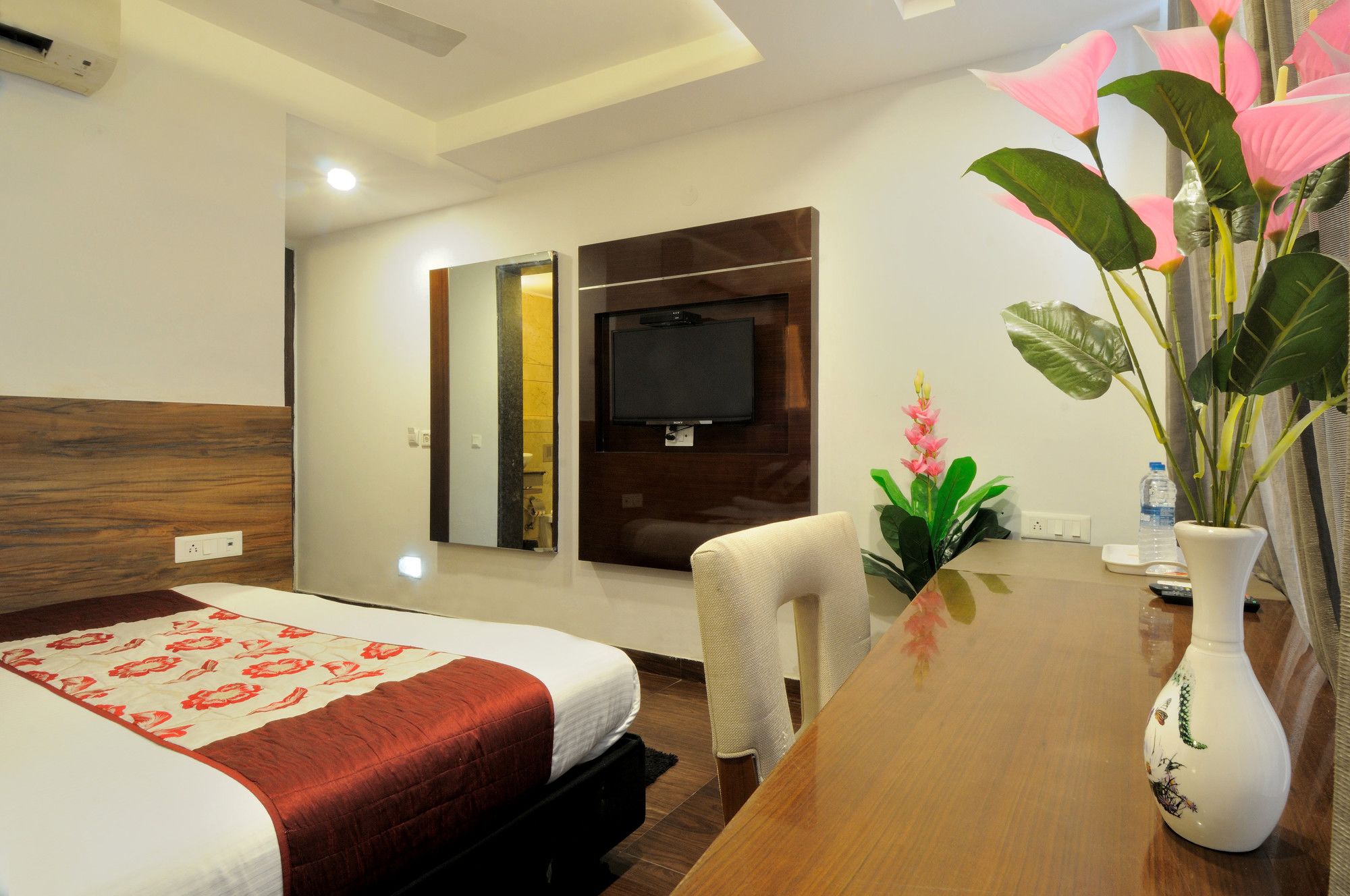 Фото Check In Room Chuna Mandi