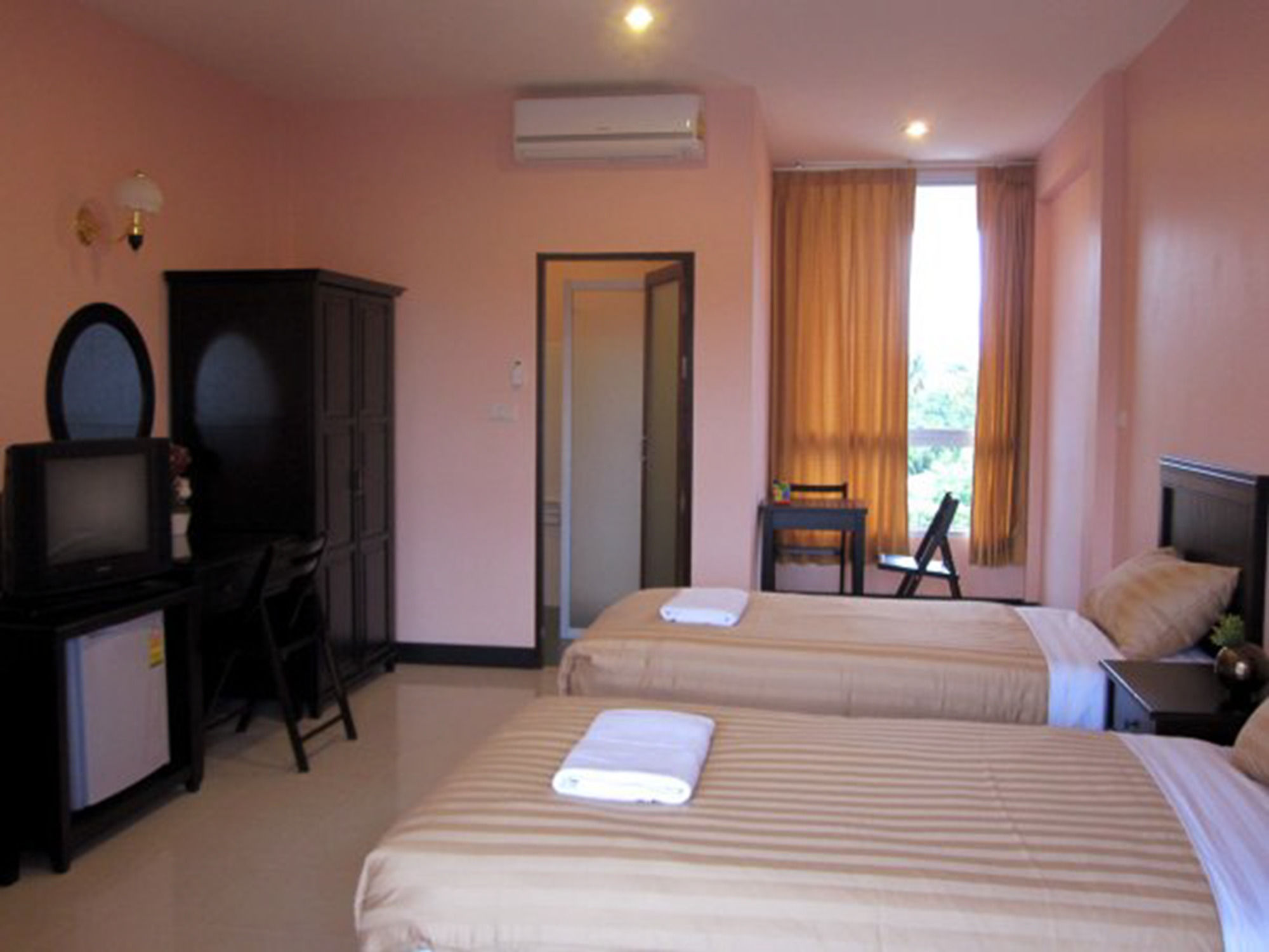 Фото The Victory Hotel