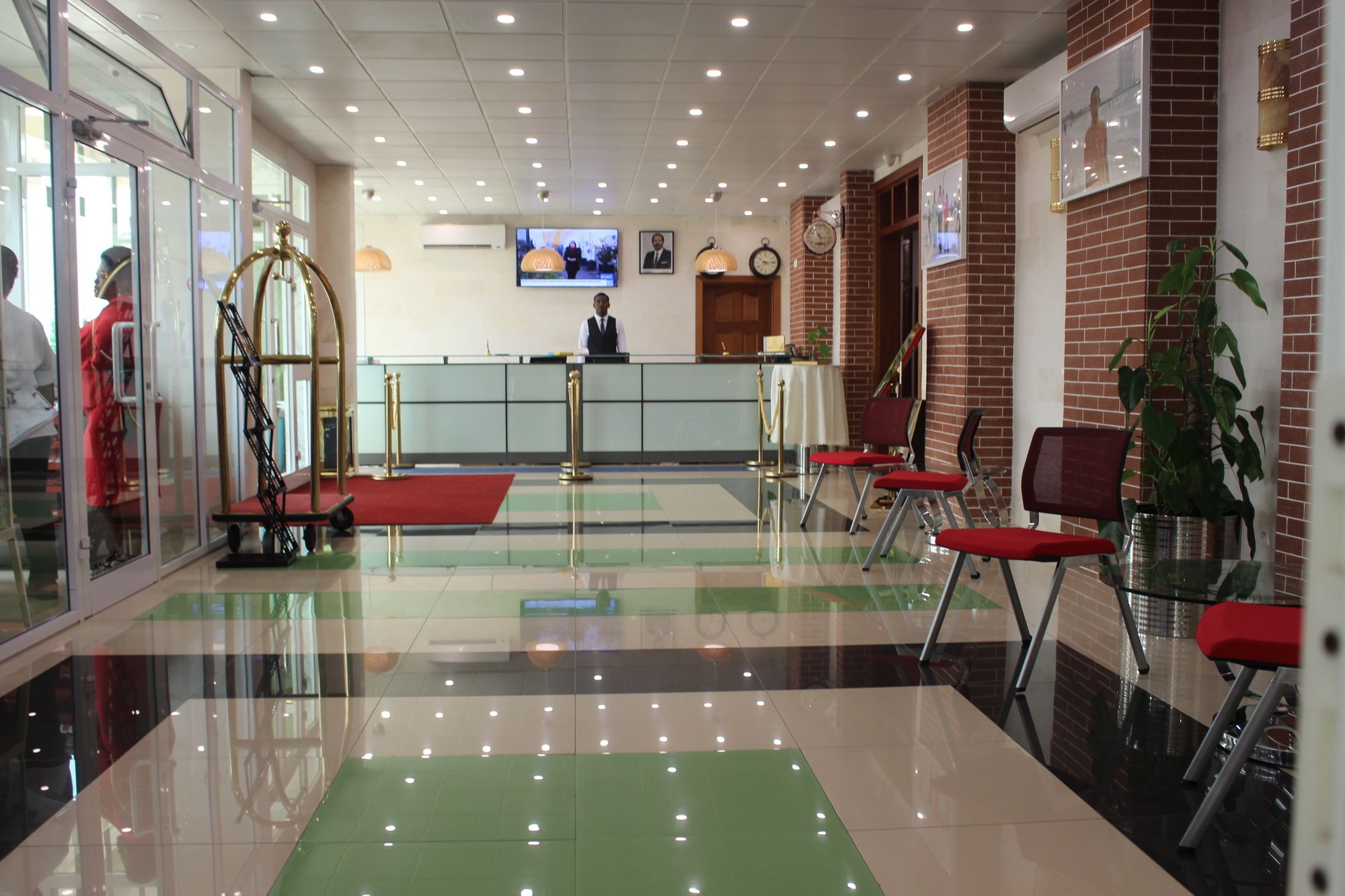 Фото Adamaoua Grand Hotel