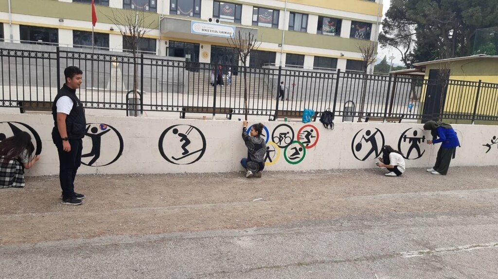 School Vakıfbank-Turkbirligi Middle School, Manisa, photo