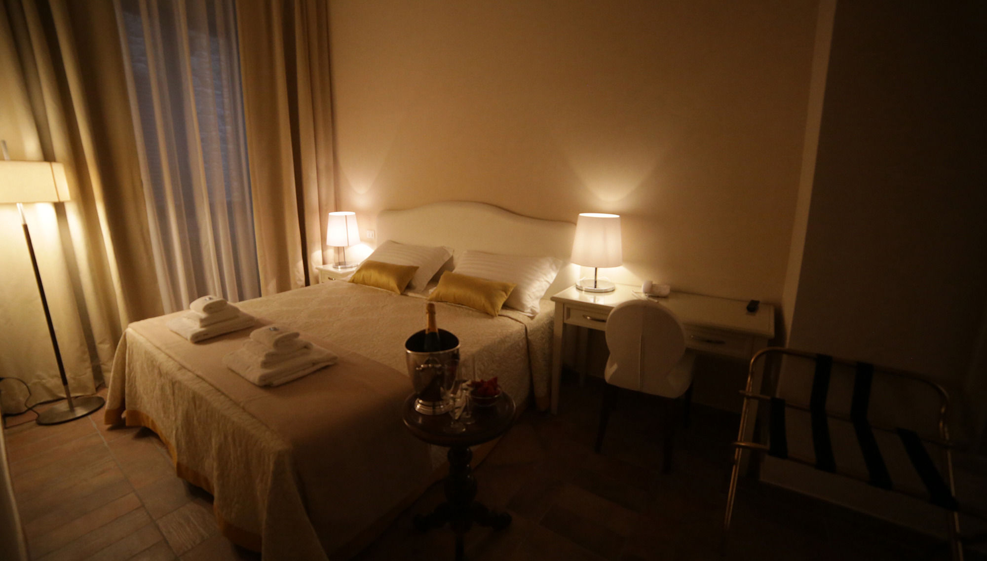 Фото Hotel Renaissance