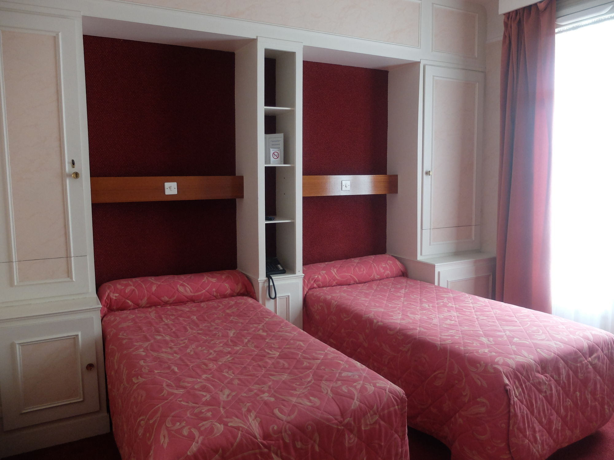 Фото Hôtel Moderniste