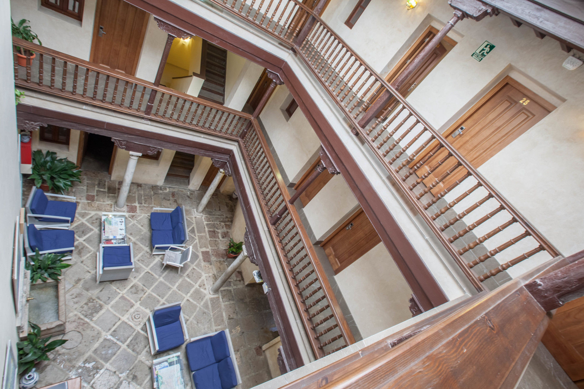 Фото Hotel Mercader de Sedas