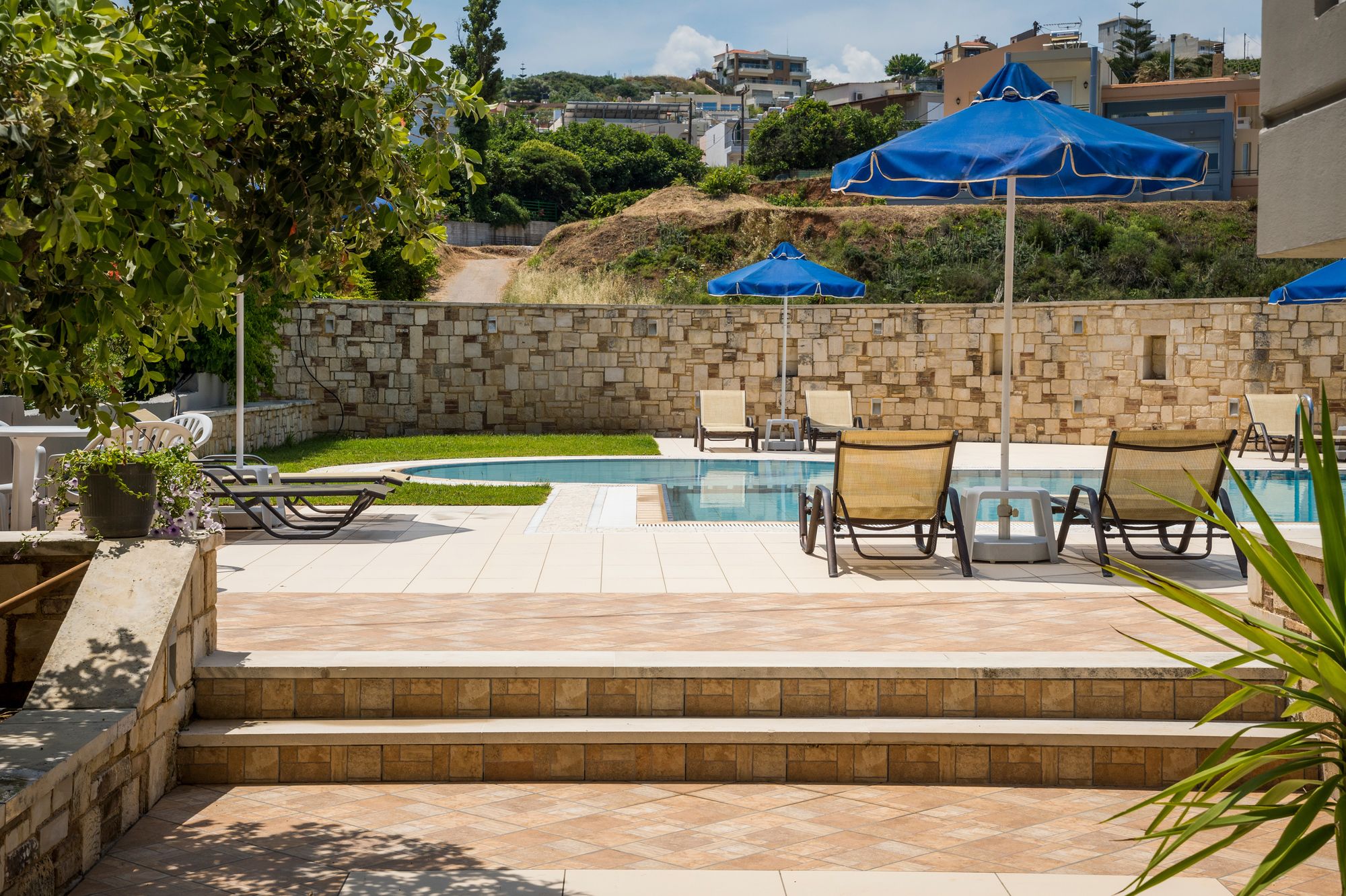 Фото Irini Stalos Apartments