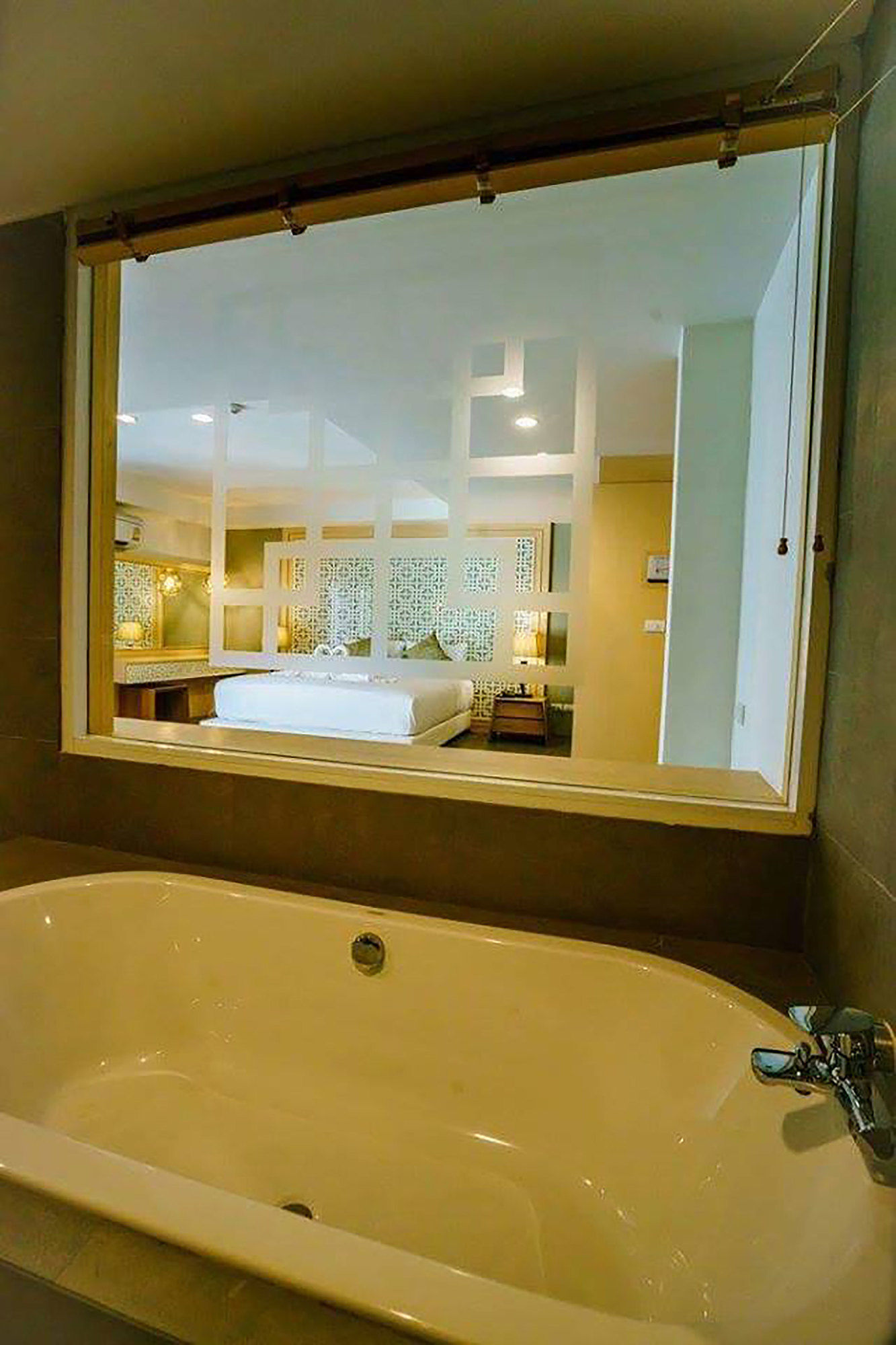 Фото Moon Dragon Hotel