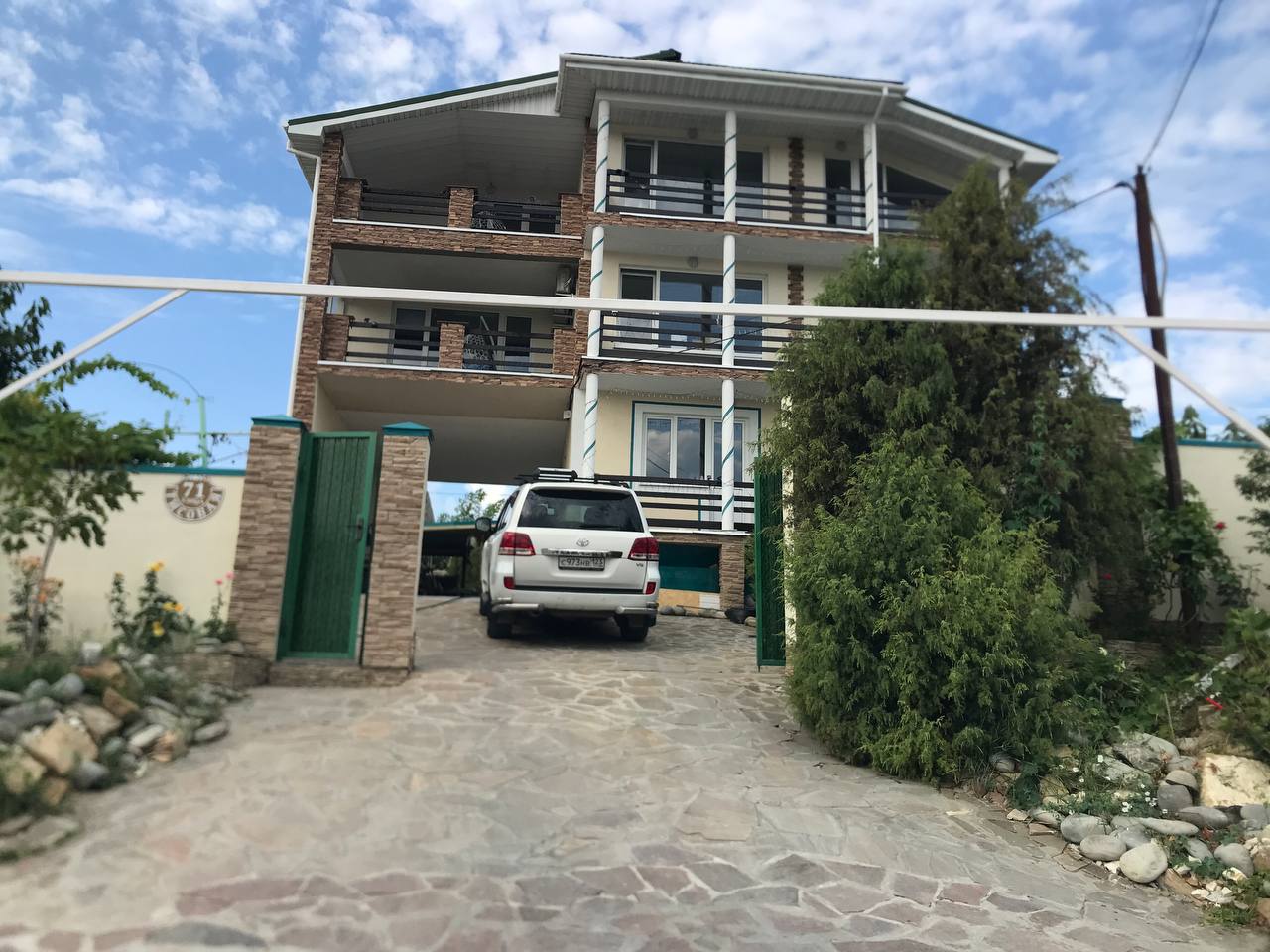 Фото отеля 1