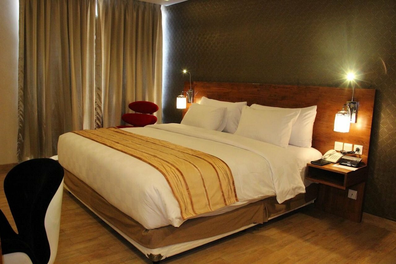 Фото Hariston Hotel and Suites