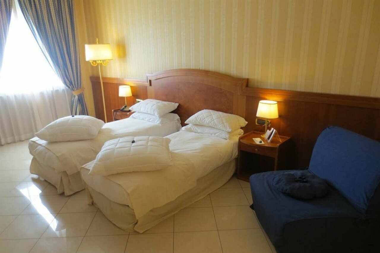 Фото Joyfull Hotel