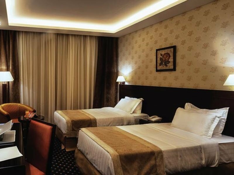 Фото Seven Roses Hotel