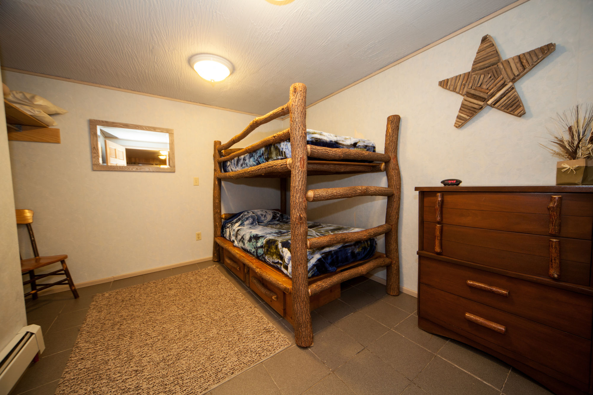 Фото Log Cabin Lodge & Suites