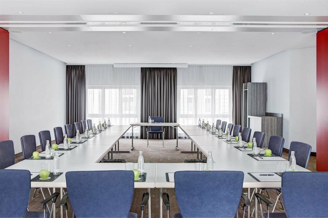 Фото IntercityHotel Hamburg-Altona