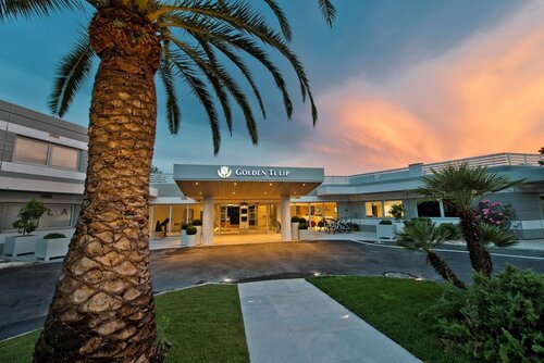 Гостиница Golden Tulip Sophia Antipolis - Hotel & SPA в Вальбонне