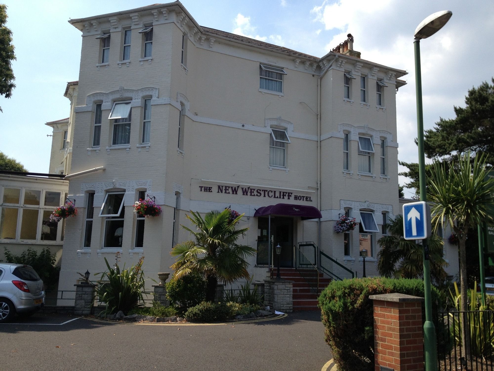 Фото New Westcliff Hotel