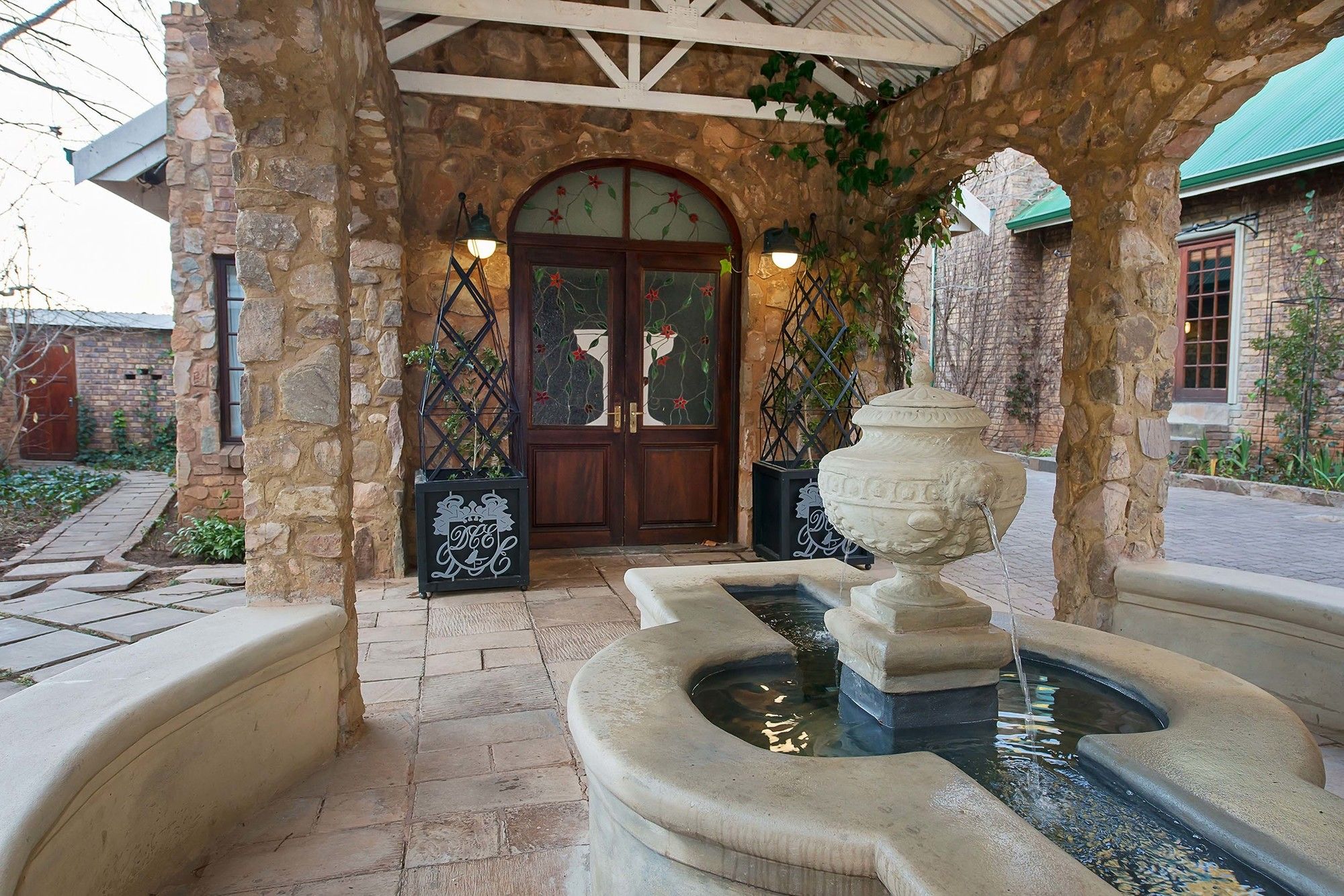 Фото отеля 2