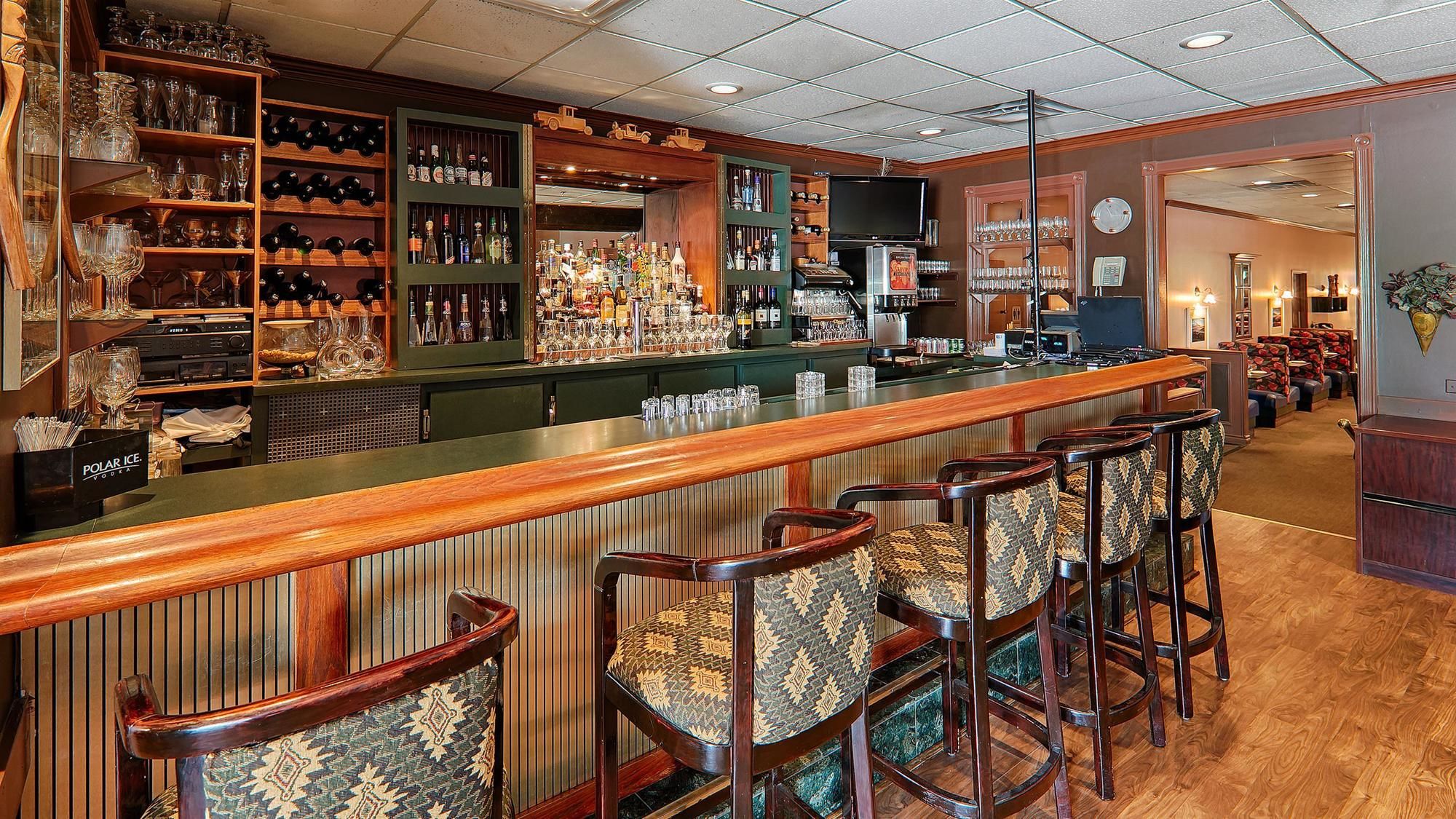 Фото Best Western Voyageur Place Hotel