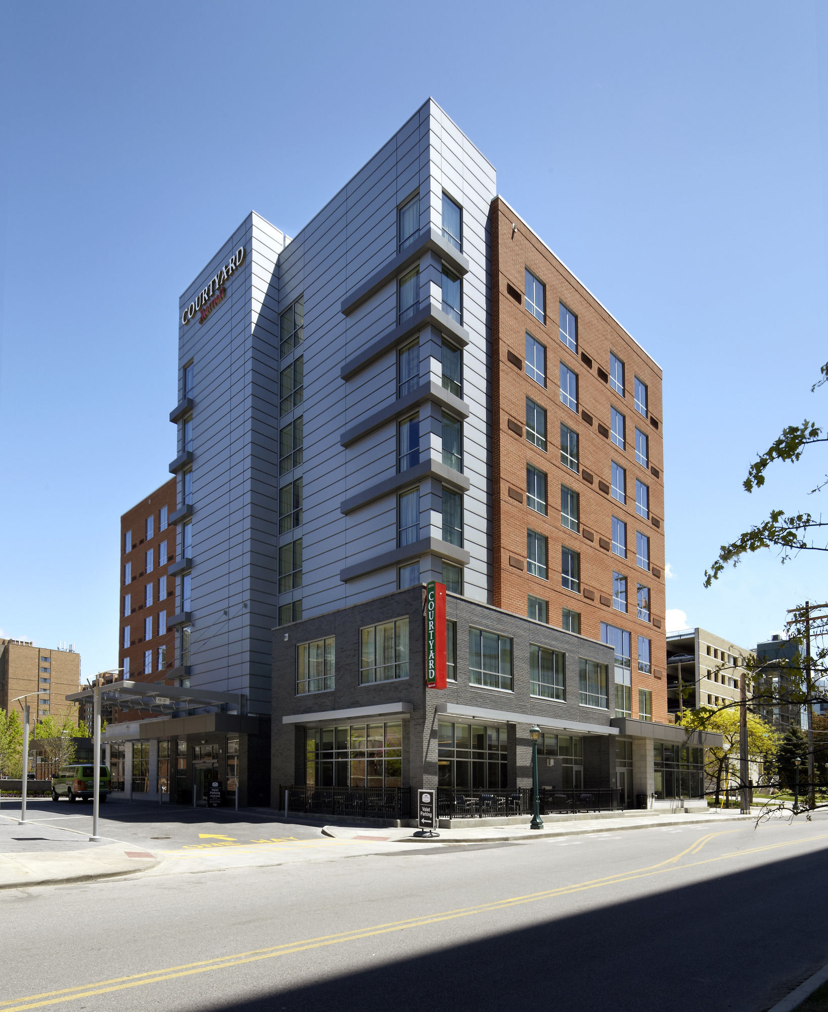 Фото Courtyard by Marriott Cleveland University Circle
