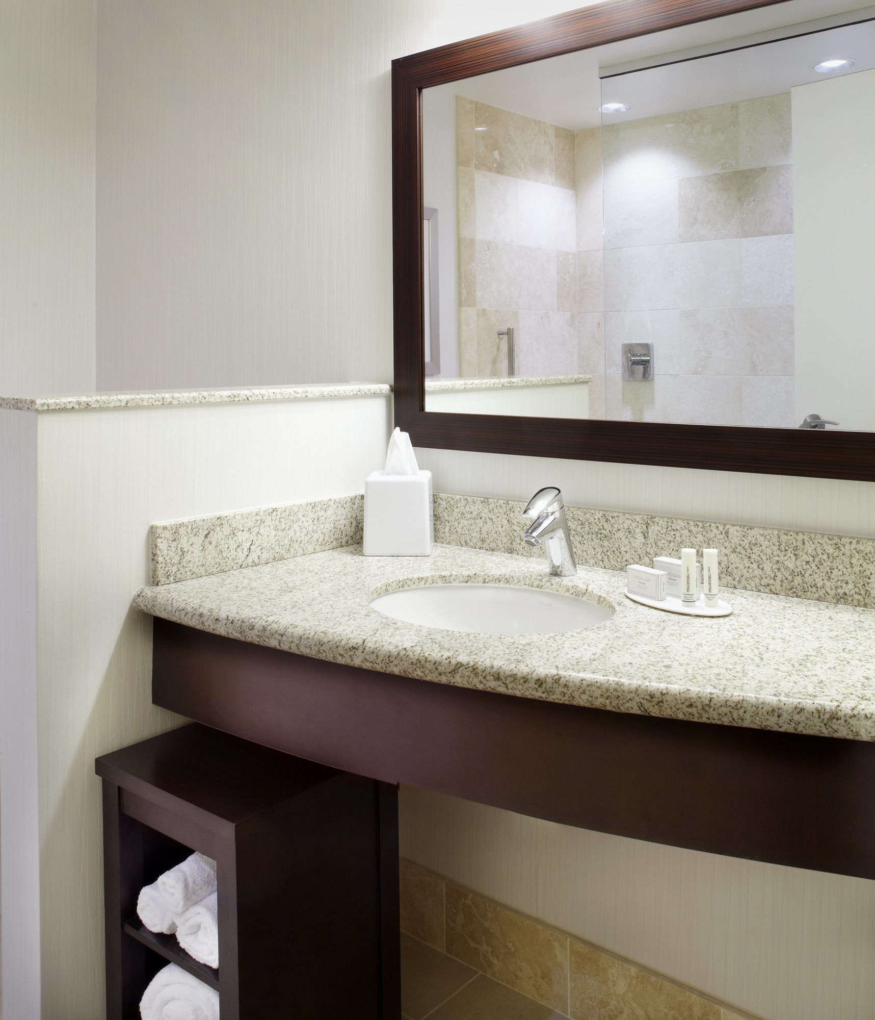 Фото Courtyard by Marriott Cleveland University Circle