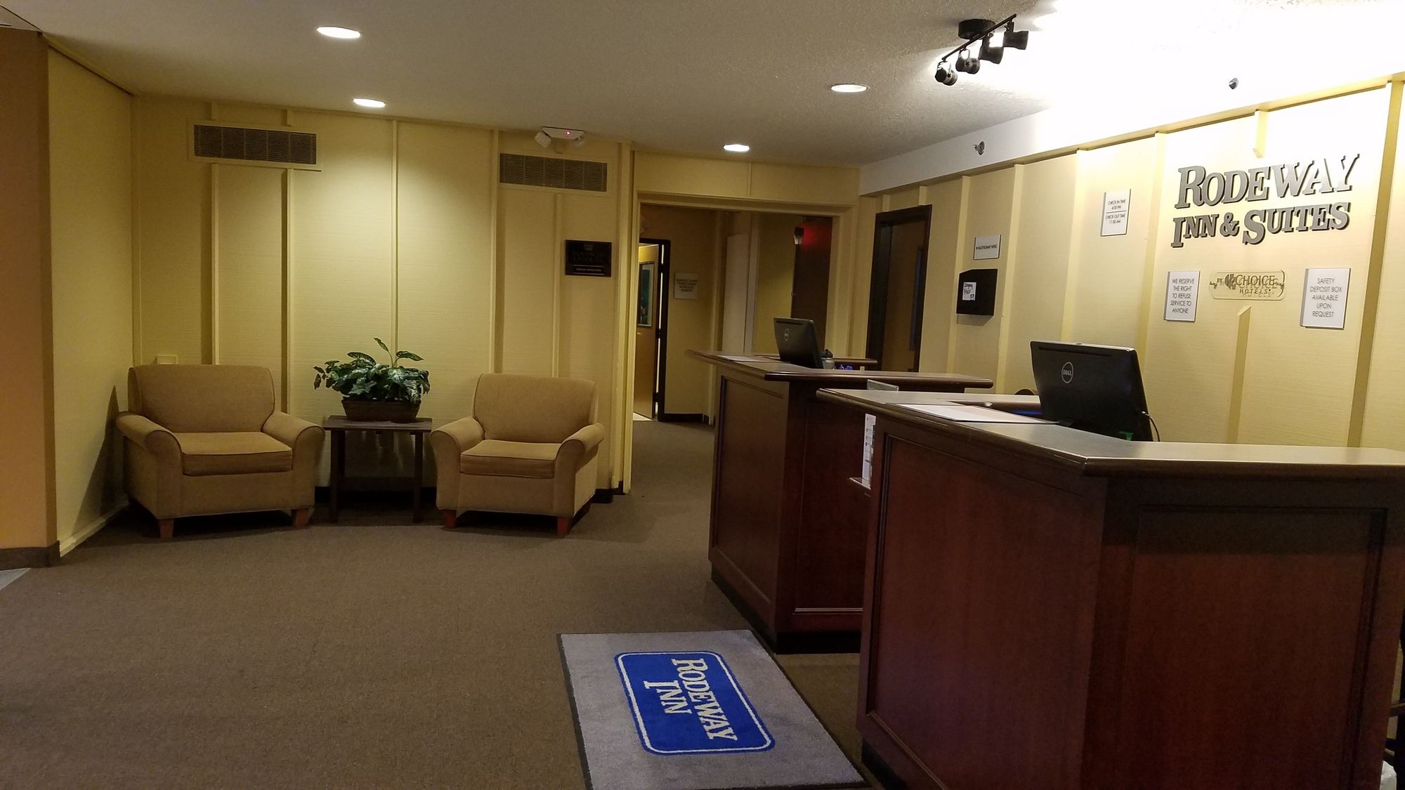 Фото Rodeway Inn & Suites Portland - Jantzen Beach