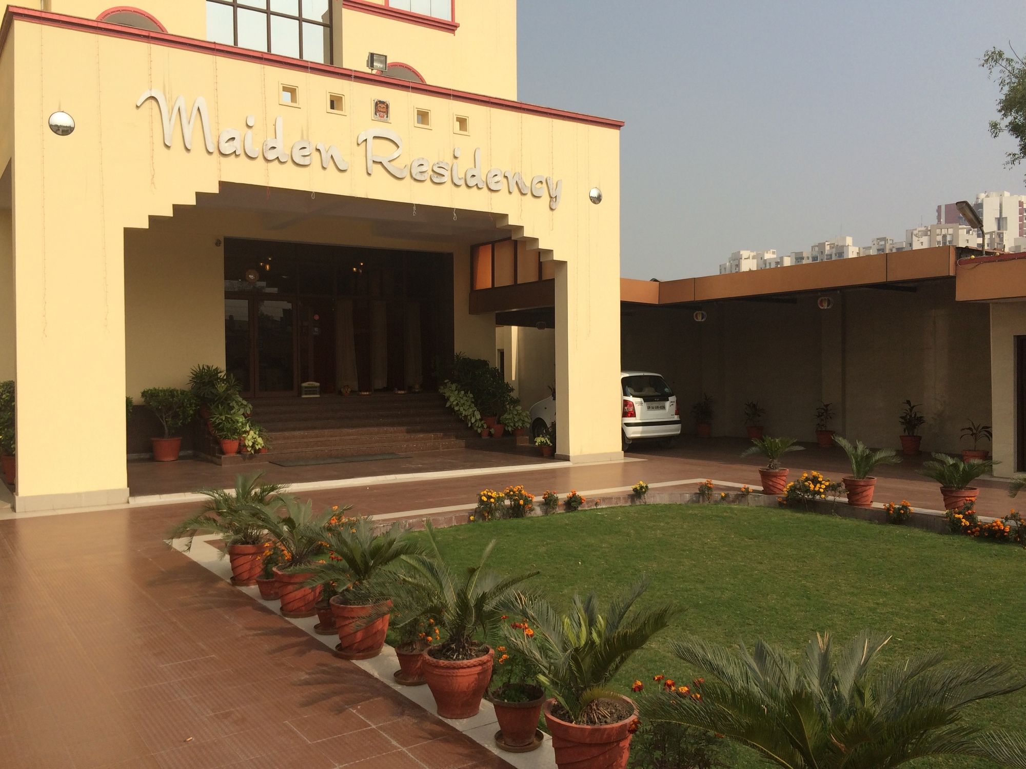 Фото Hotel Maiden Residency