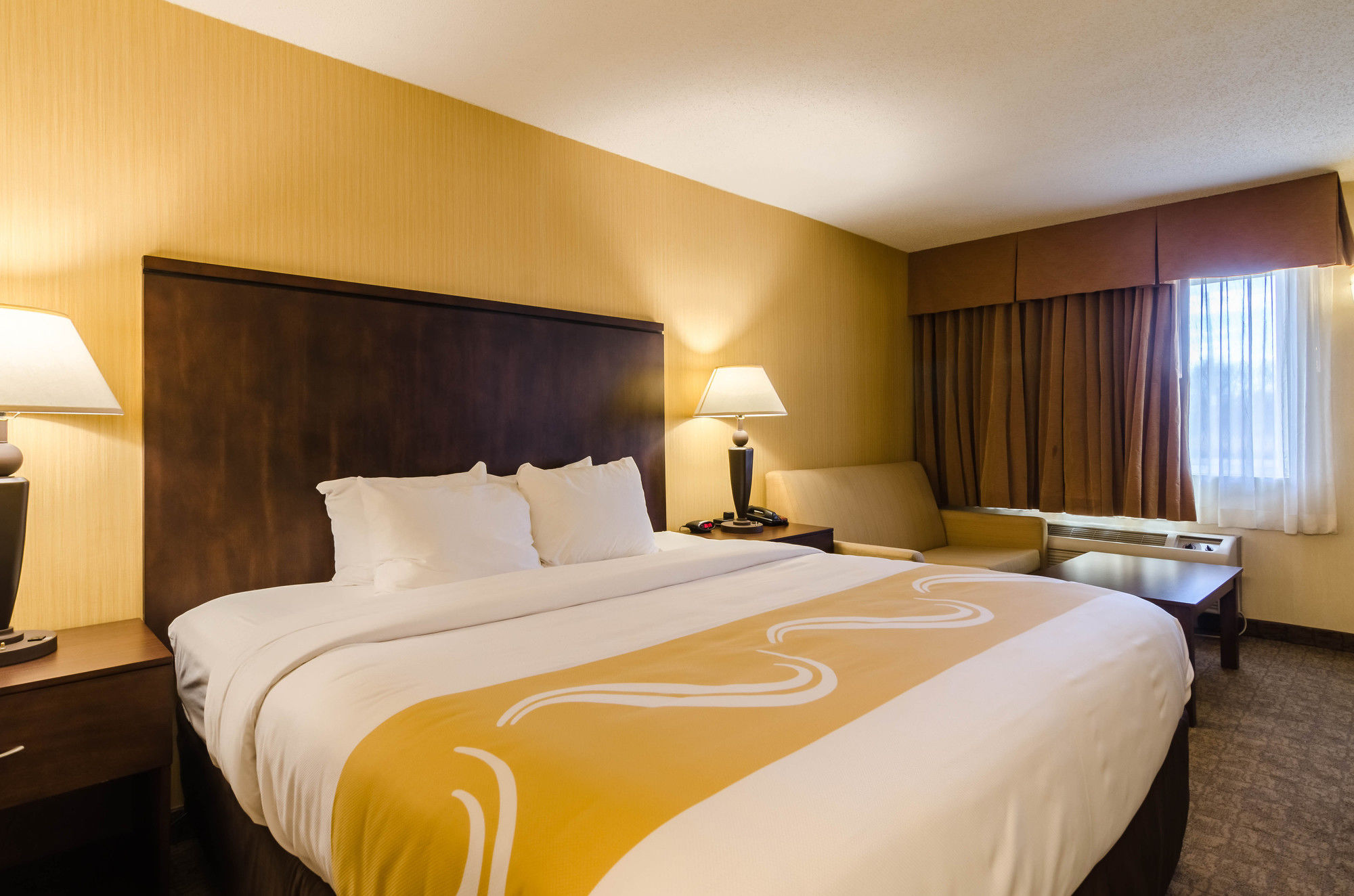 Фото Quality Inn & Suites