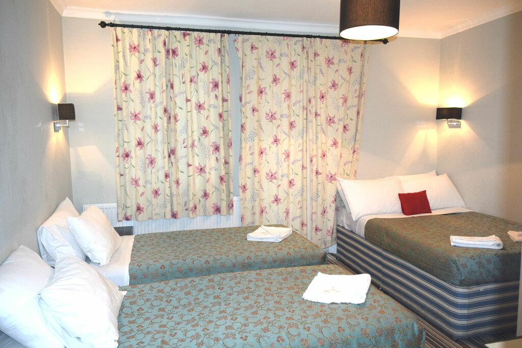 Hotel Plaza Hotel Hammersmith, London, photo