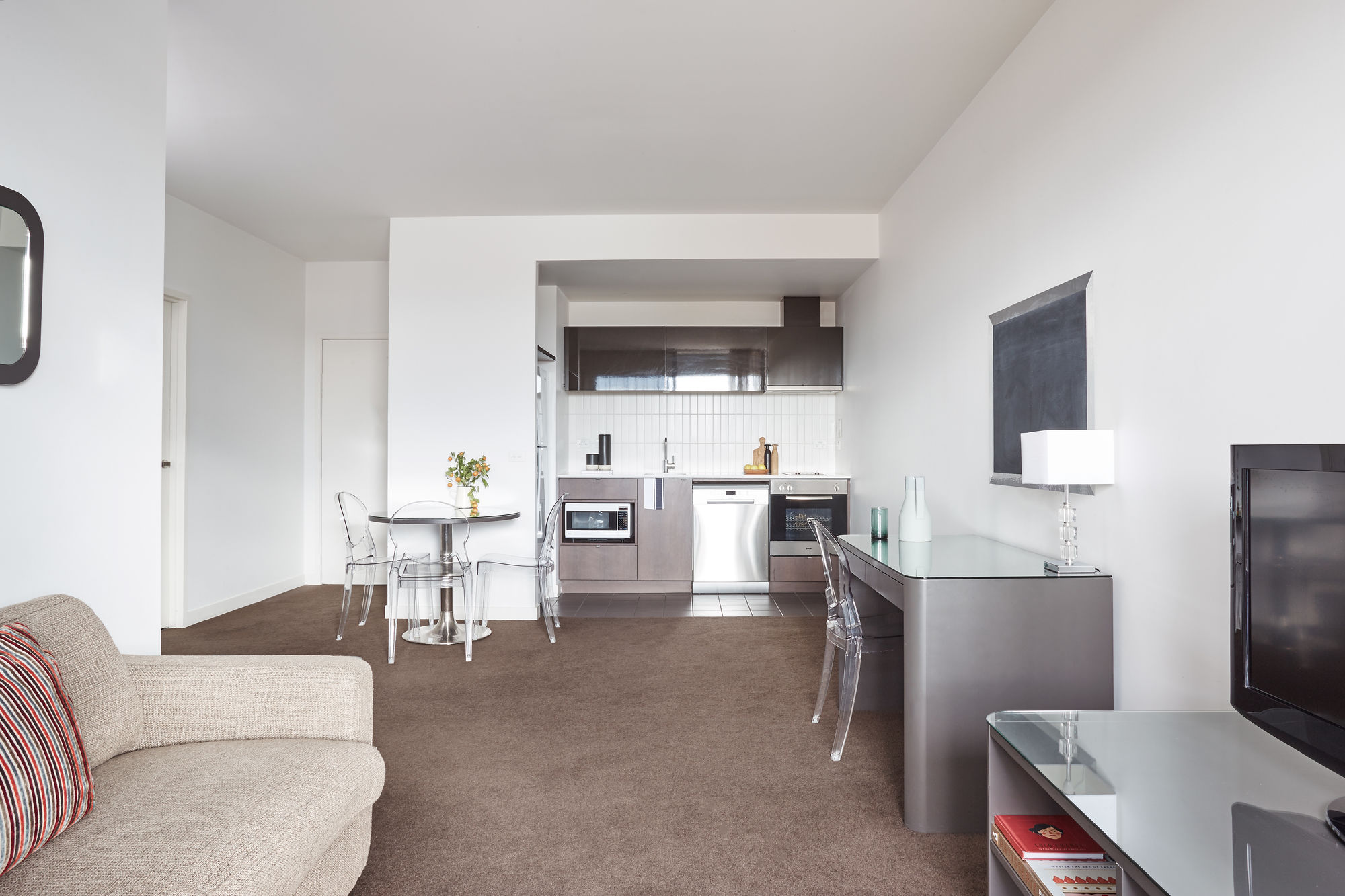 Фото  Dandenong Central Apartment